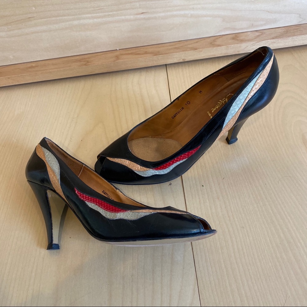 Black Vintage Rolina Ferragamo heals.